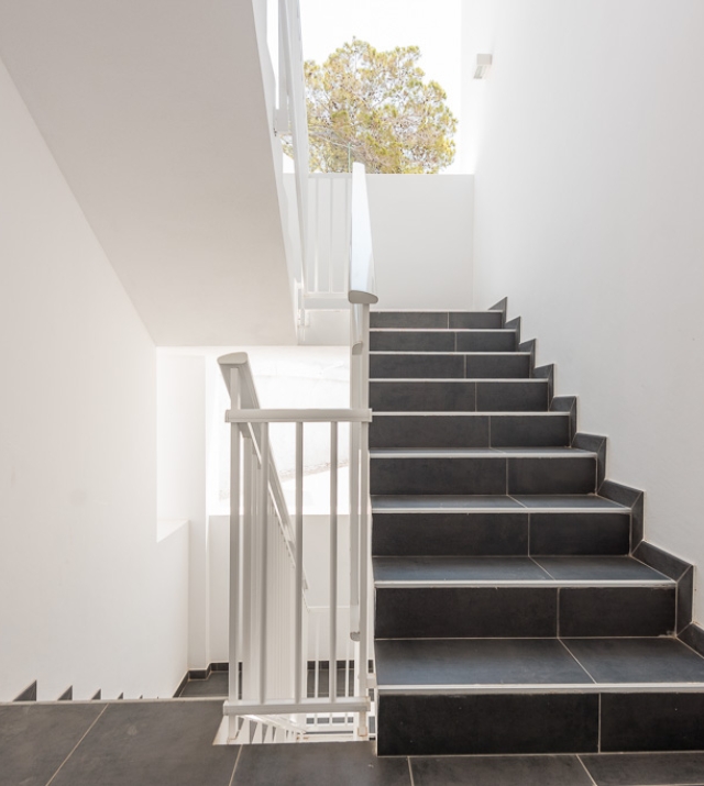 Resa Estates Ibiza te koop appartement Vadella Mar zee zicht stairs.jpg